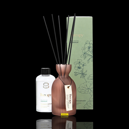 LALINE Geranium Fragrance Diffuser 200 ml Set: Glasgefäß in Roségold mit schwarzen Stäbchen, Nachfüllflasche und grüner Karton