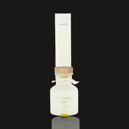 Laline Ocean reed diffuser 100 ml: cream box standing behind a frosted white glass bottle with wood stopper and ribbon