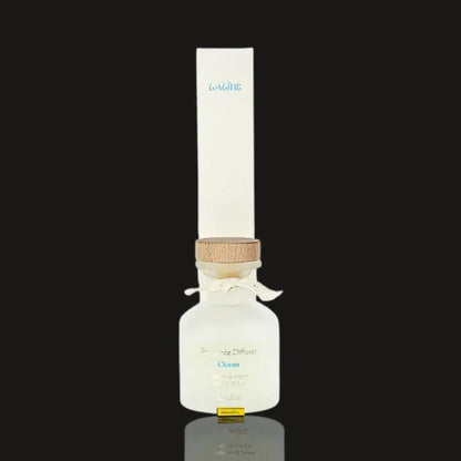Laline Ocean reed diffuser 100 ml: cream box standing behind a frosted white glass bottle with wood stopper and ribbon