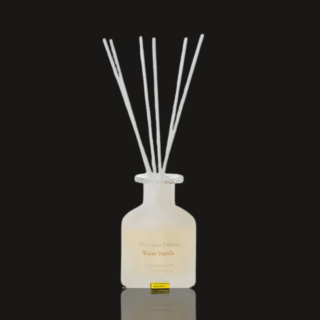 Laline Classic Warm Vanilla reed diffuser 100 ml, a frosted glass bottle with white reeds on a dark background